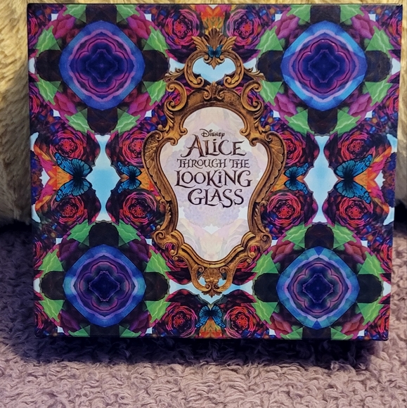 Urban Decay Other - NWOT Urban Decay Disney Alice Through The Looking Glass Eyeshadow Palette
